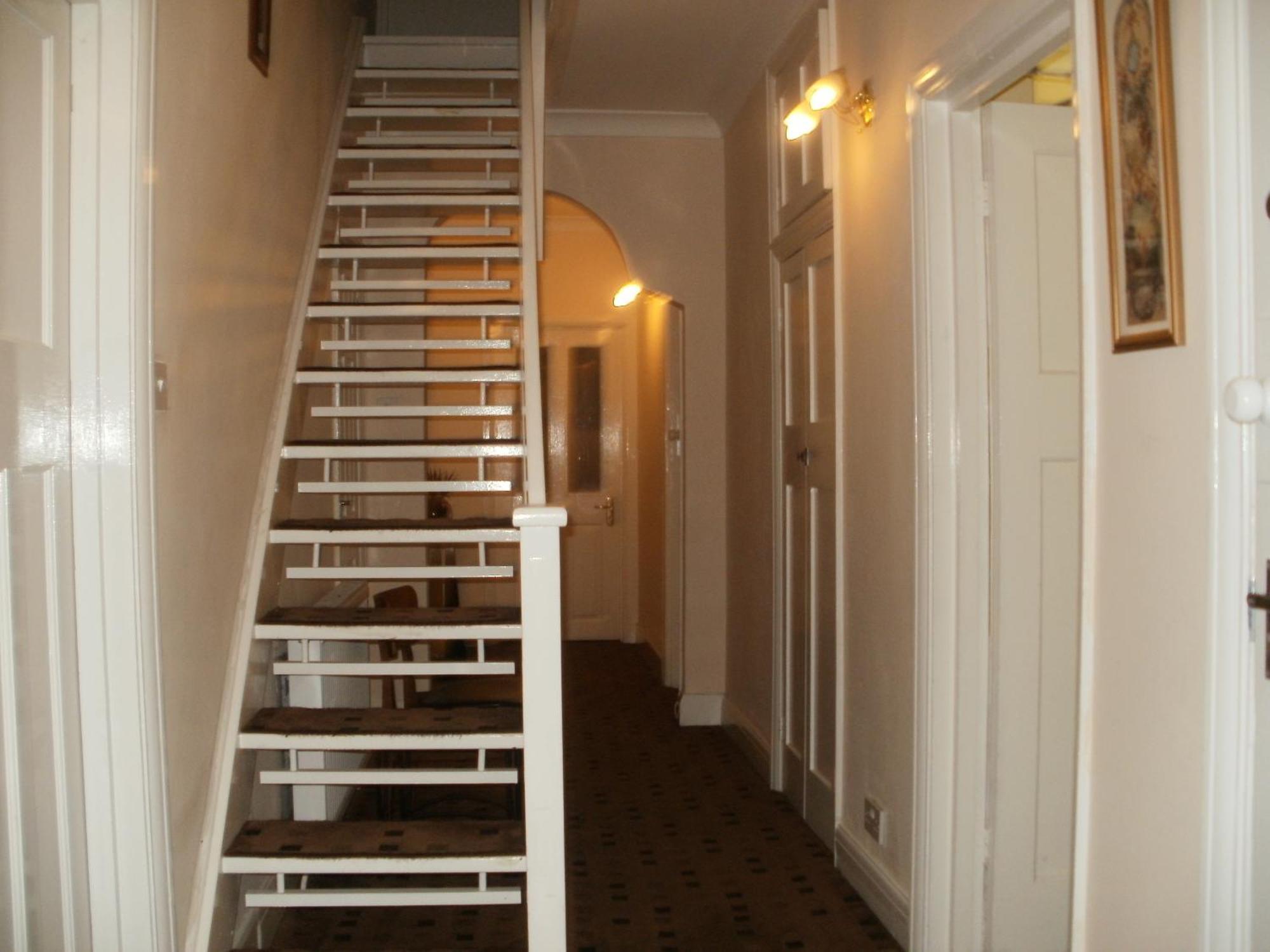הית'רו London Heathrow Guesthouse מראה חיצוני תמונה