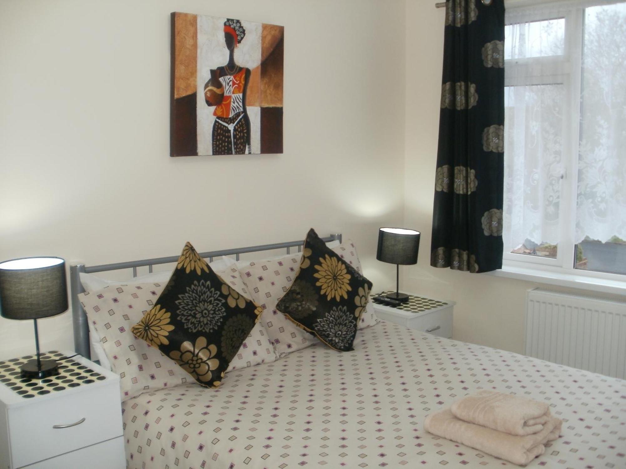 הית'רו London Heathrow Guesthouse מראה חיצוני תמונה