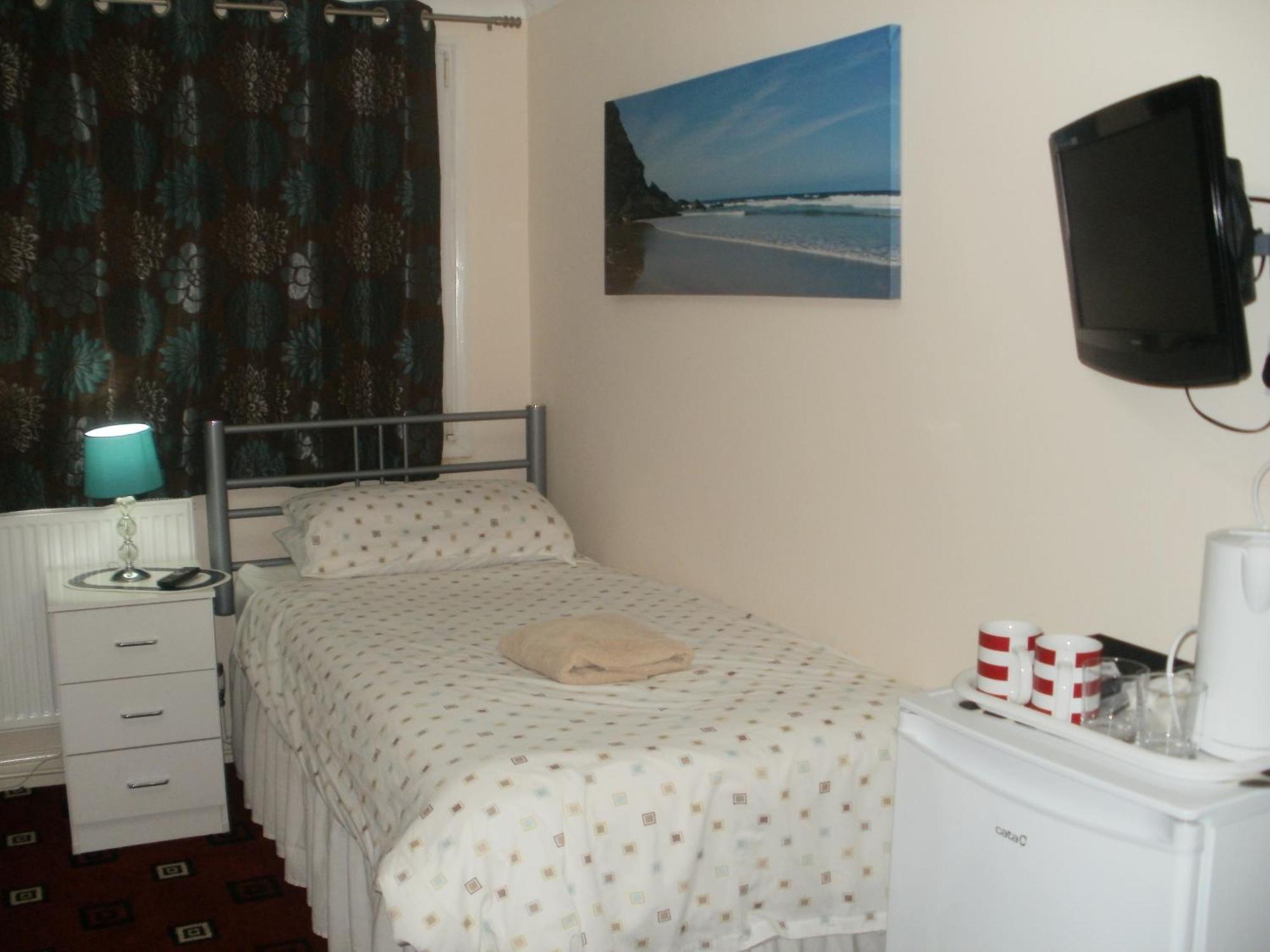 הית'רו London Heathrow Guesthouse מראה חיצוני תמונה