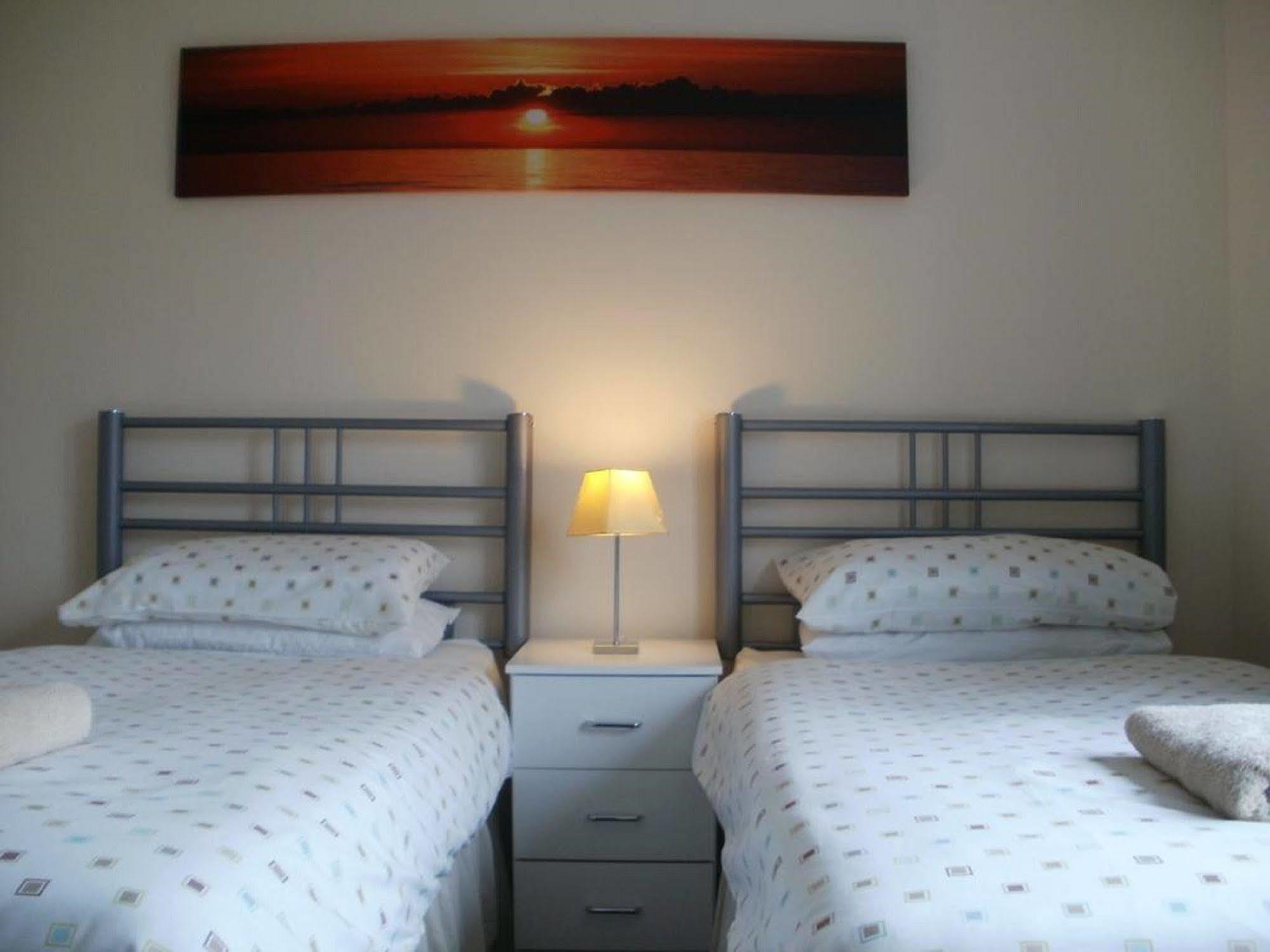 הית'רו London Heathrow Guesthouse מראה חיצוני תמונה