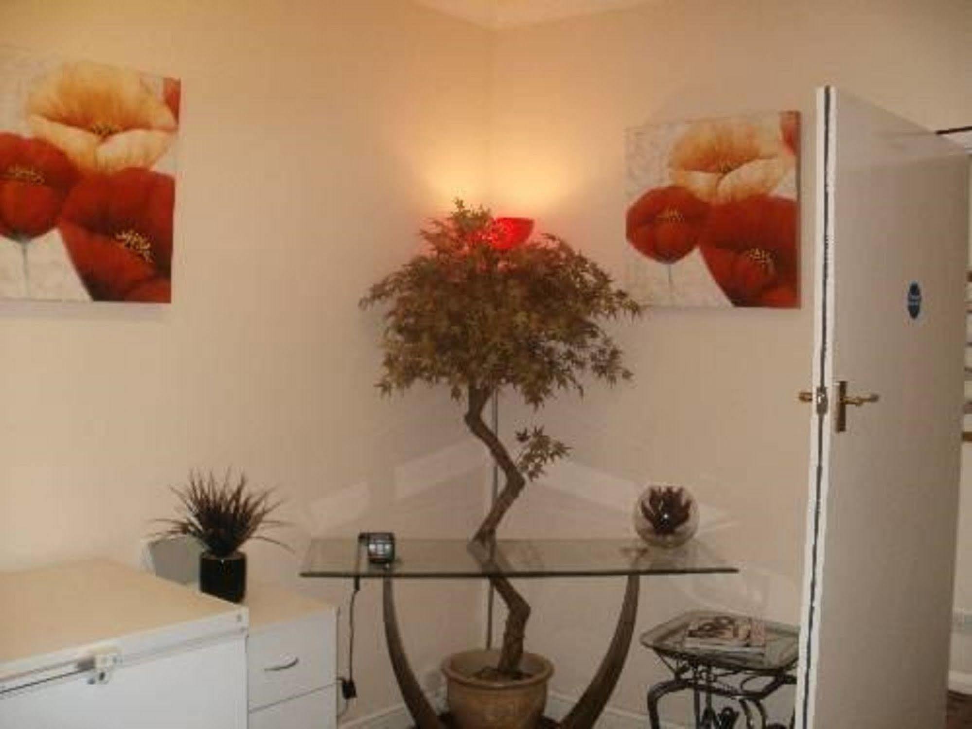הית'רו London Heathrow Guesthouse מראה חיצוני תמונה